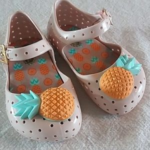 Mini Melissa toddler girls size 6